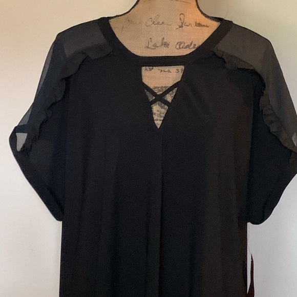 Nice plus top-New! - Picture 2 of 4